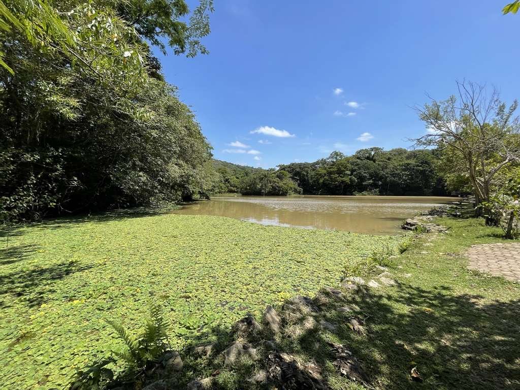 16 – Condomínio – lago